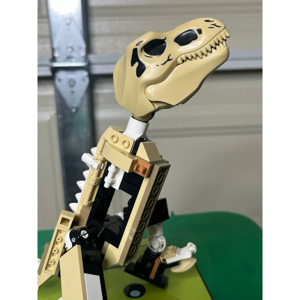 LEGO Jurassic World: T. rex Dinosaur Fossil Exhibition (76940)